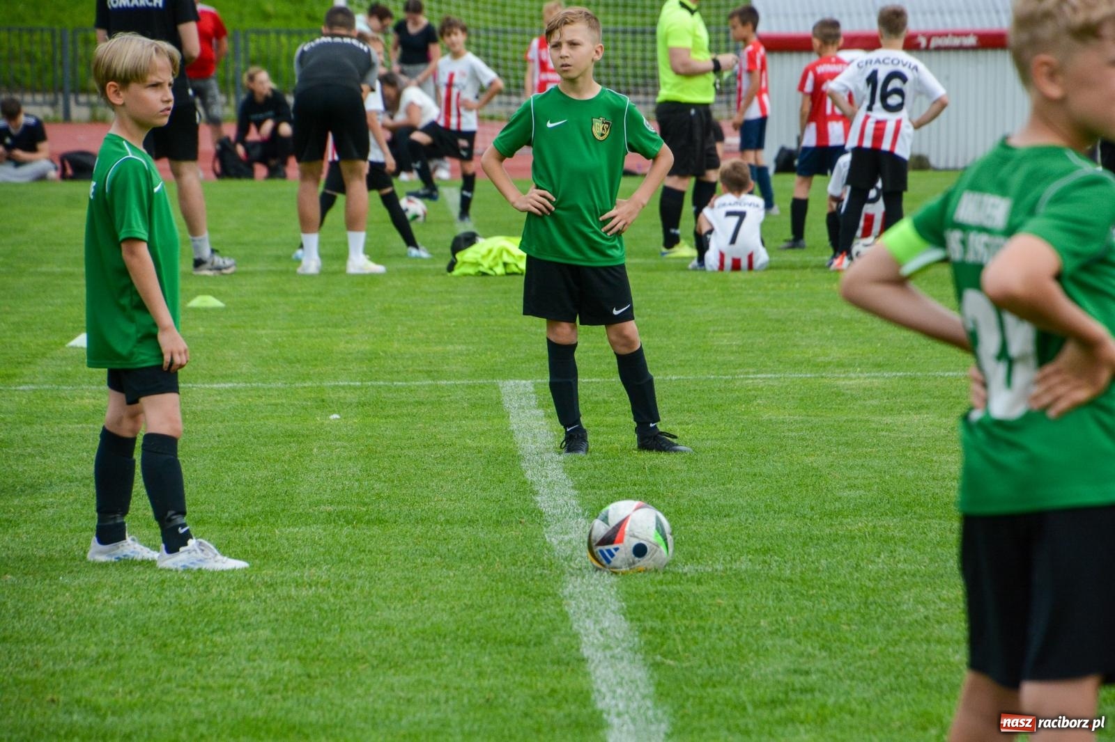Zdjęcie w galerii na portalu naszraciborz.pl: Międzynarodowy turniej U-8 i U-9 trwa na stadionie OSiR Racibórz wiadomości z regionu