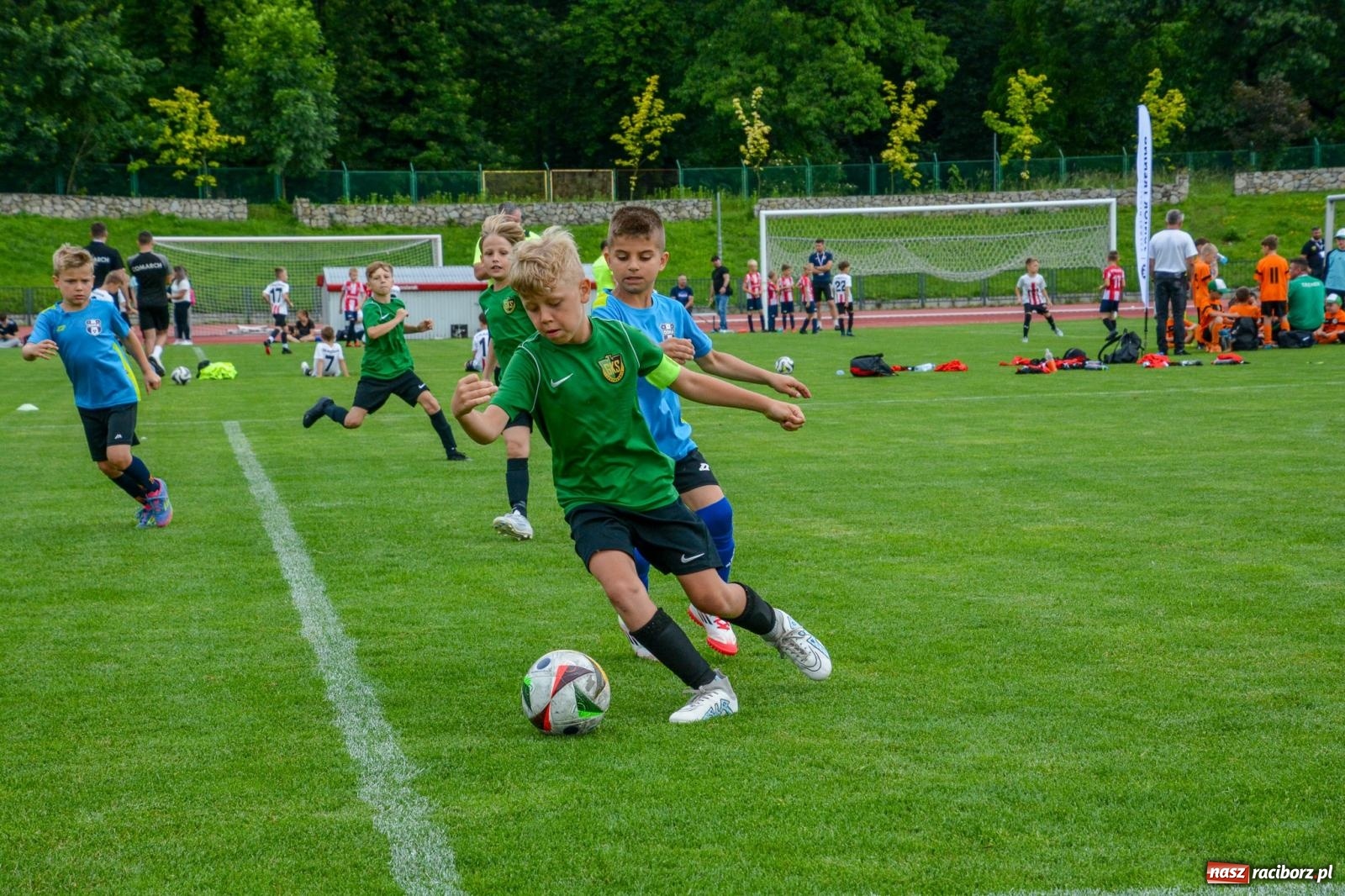 Zdjęcie w galerii na portalu naszraciborz.pl: Międzynarodowy turniej U-8 i U-9 trwa na stadionie OSiR Racibórz wiadomości z regionu