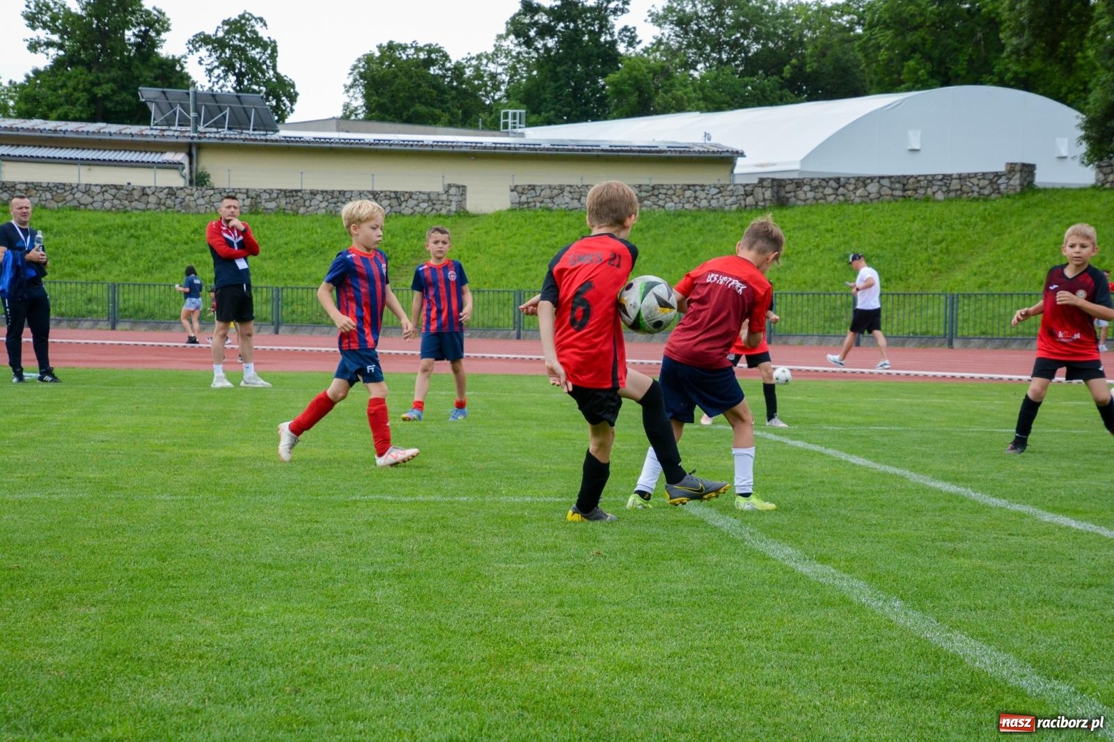 Zdjęcie w galerii na portalu naszraciborz.pl: Międzynarodowy turniej U-8 i U-9 trwa na stadionie OSiR Racibórz wiadomości z regionu
