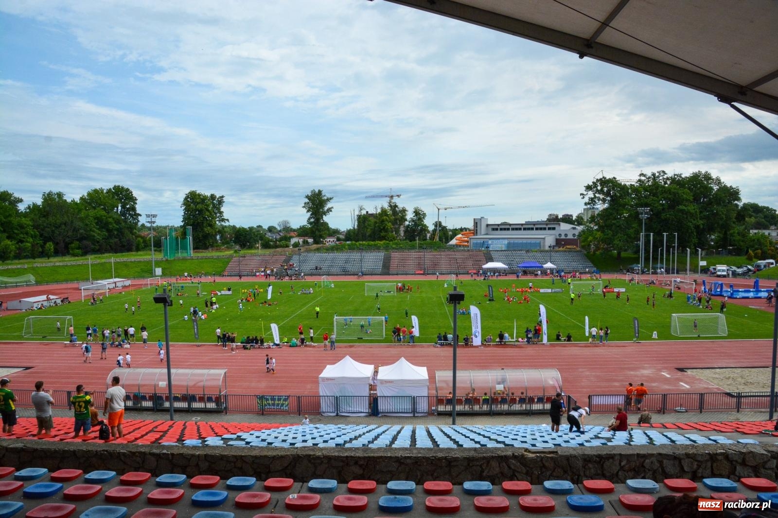 Zdjęcie w galerii na portalu naszraciborz.pl: Międzynarodowy turniej U-8 i U-9 trwa na stadionie OSiR Racibórz wiadomości z regionu