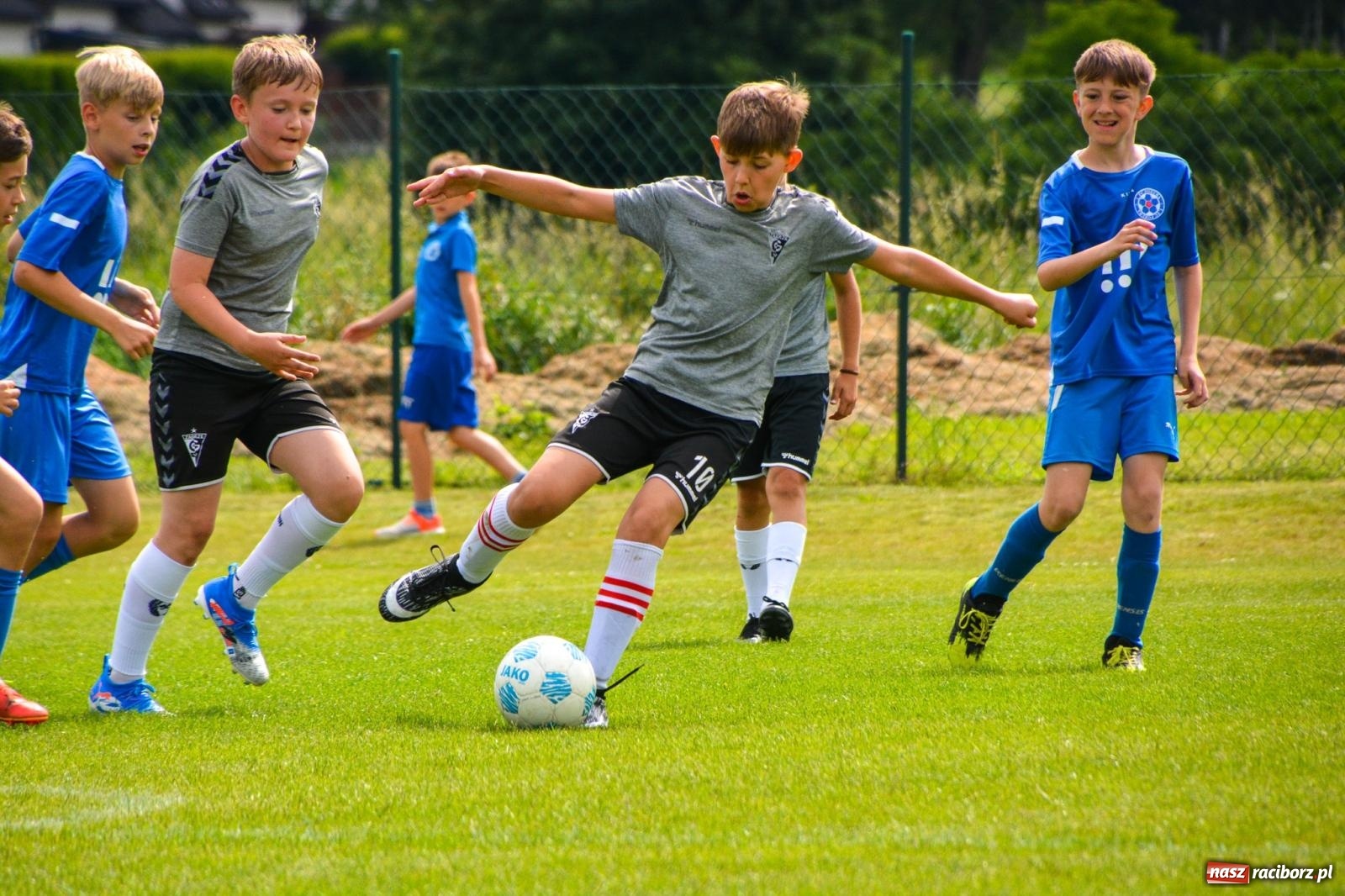 Zdjęcie w galerii na portalu naszraciborz.pl: VIII Międzynarodowy Turniej Piłkarski im. Huberta Kostki po raz pierwszy na boisku przy Chrobrego wiadomości z regionu