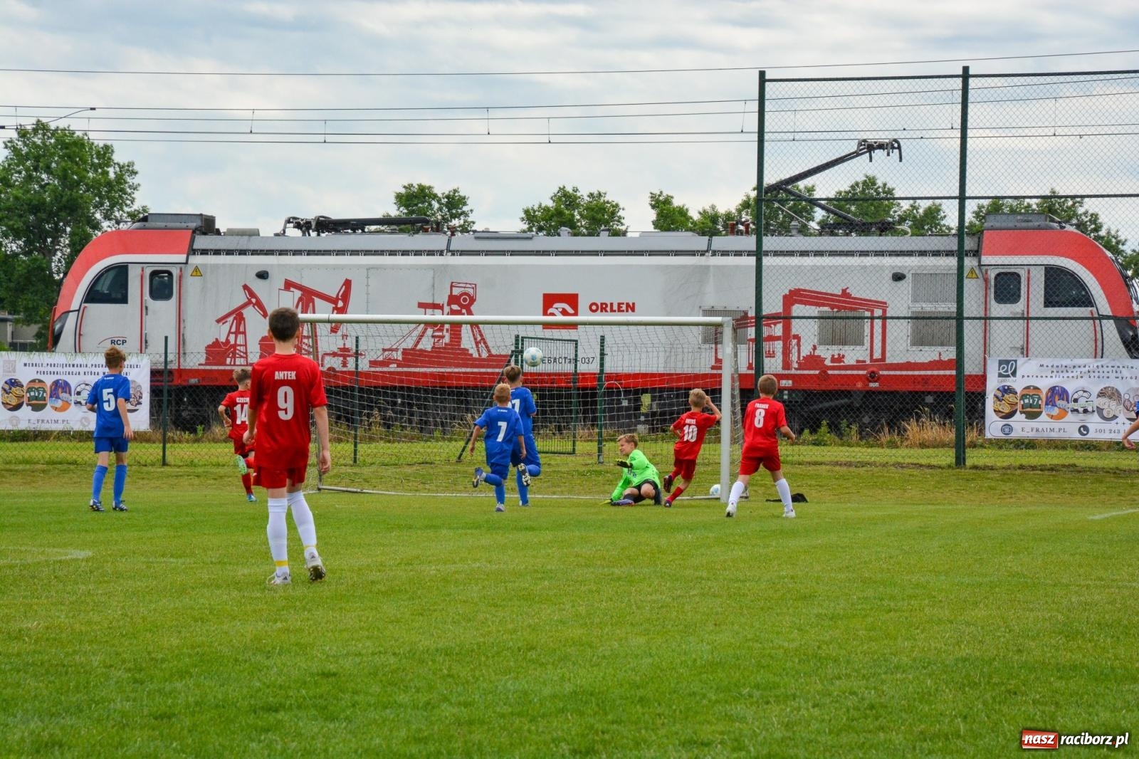 Zdjęcie w galerii na portalu naszraciborz.pl: VIII Międzynarodowy Turniej Piłkarski im. Huberta Kostki po raz pierwszy na boisku przy Chrobrego wiadomości z regionu