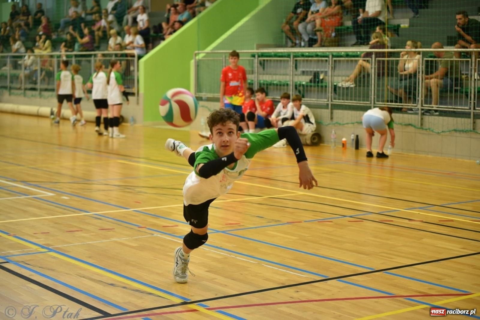 Zdjęcie w galerii na portalu naszraciborz.pl: 12. edycja turnieju Gramy dla Mamy odbyła się w Raciborzu wiadomości z regionu