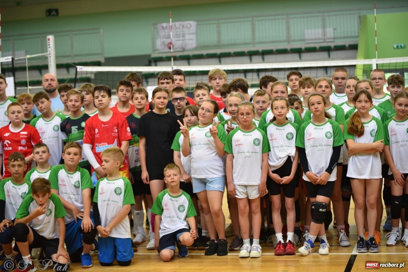 Zdjęcie w galerii na portalu naszraciborz.pl: 12. edycja turnieju Gramy dla Mamy odbyła się w Raciborzu wiadomości z regionu