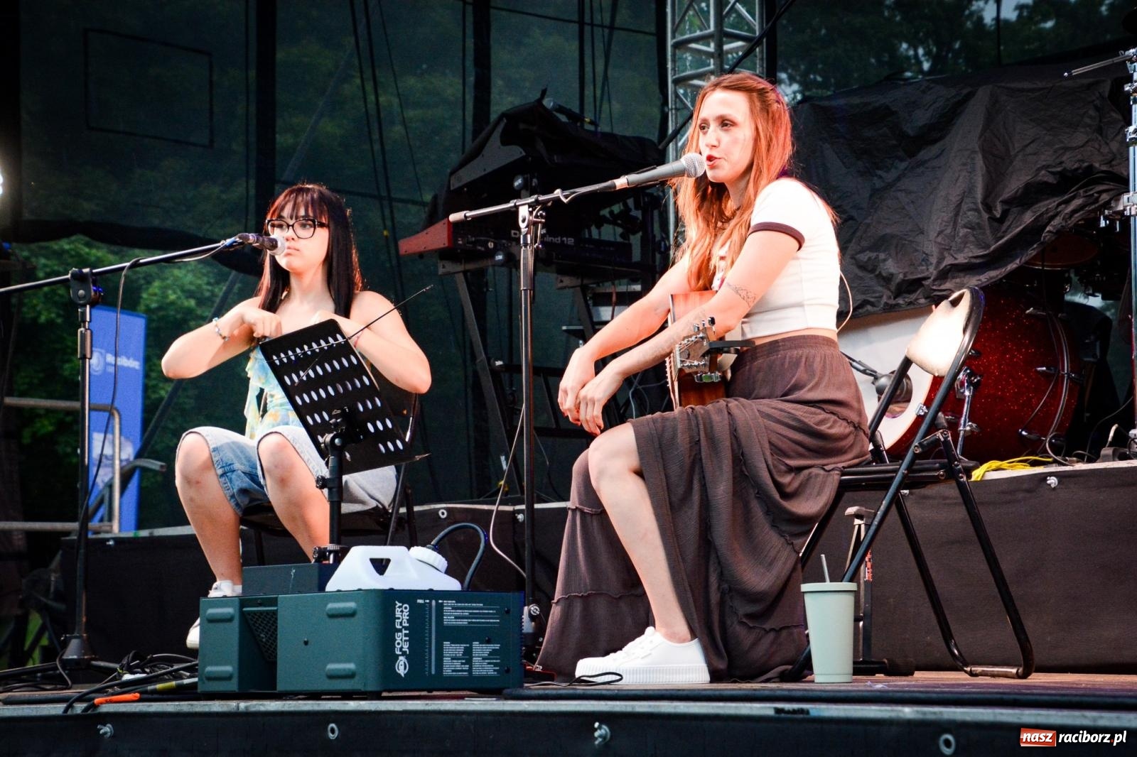 Zdjęcie w galerii na portalu naszraciborz.pl: Deszcz nie przegonił fanów – Viki Gabor i Grzegorz Hyży otworzyli Dni Raciborza [FOTO i WIDEO] wiadomości z regionu