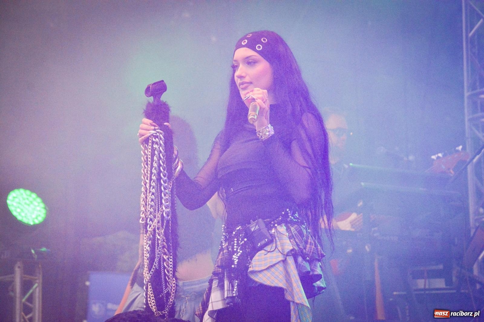 Zdjęcie w galerii na portalu naszraciborz.pl: Deszcz nie przegonił fanów – Viki Gabor i Grzegorz Hyży otworzyli Dni Raciborza [FOTO i WIDEO] wiadomości z regionu