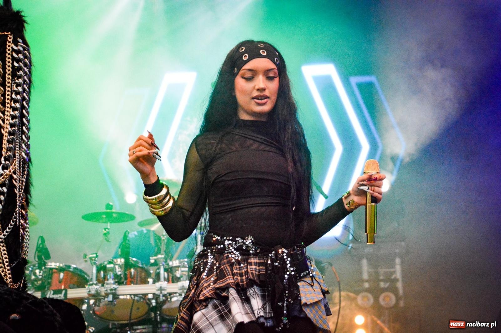 Zdjęcie w galerii na portalu naszraciborz.pl: Deszcz nie przegonił fanów – Viki Gabor i Grzegorz Hyży otworzyli Dni Raciborza [FOTO i WIDEO] wiadomości z regionu