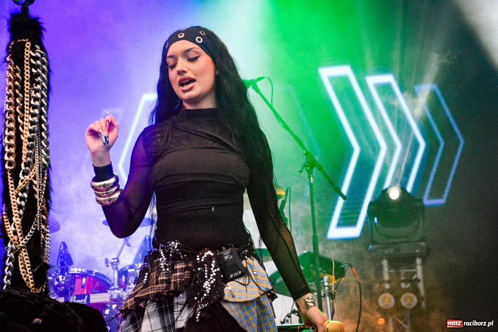 Zdjęcie w galerii na portalu naszraciborz.pl: Deszcz nie przegonił fanów – Viki Gabor i Grzegorz Hyży otworzyli Dni Raciborza [FOTO i WIDEO] wiadomości z regionu