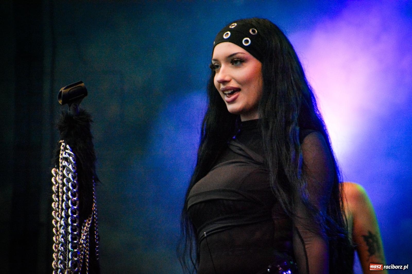 Zdjęcie w galerii na portalu naszraciborz.pl: Deszcz nie przegonił fanów – Viki Gabor i Grzegorz Hyży otworzyli Dni Raciborza [FOTO i WIDEO] wiadomości z regionu