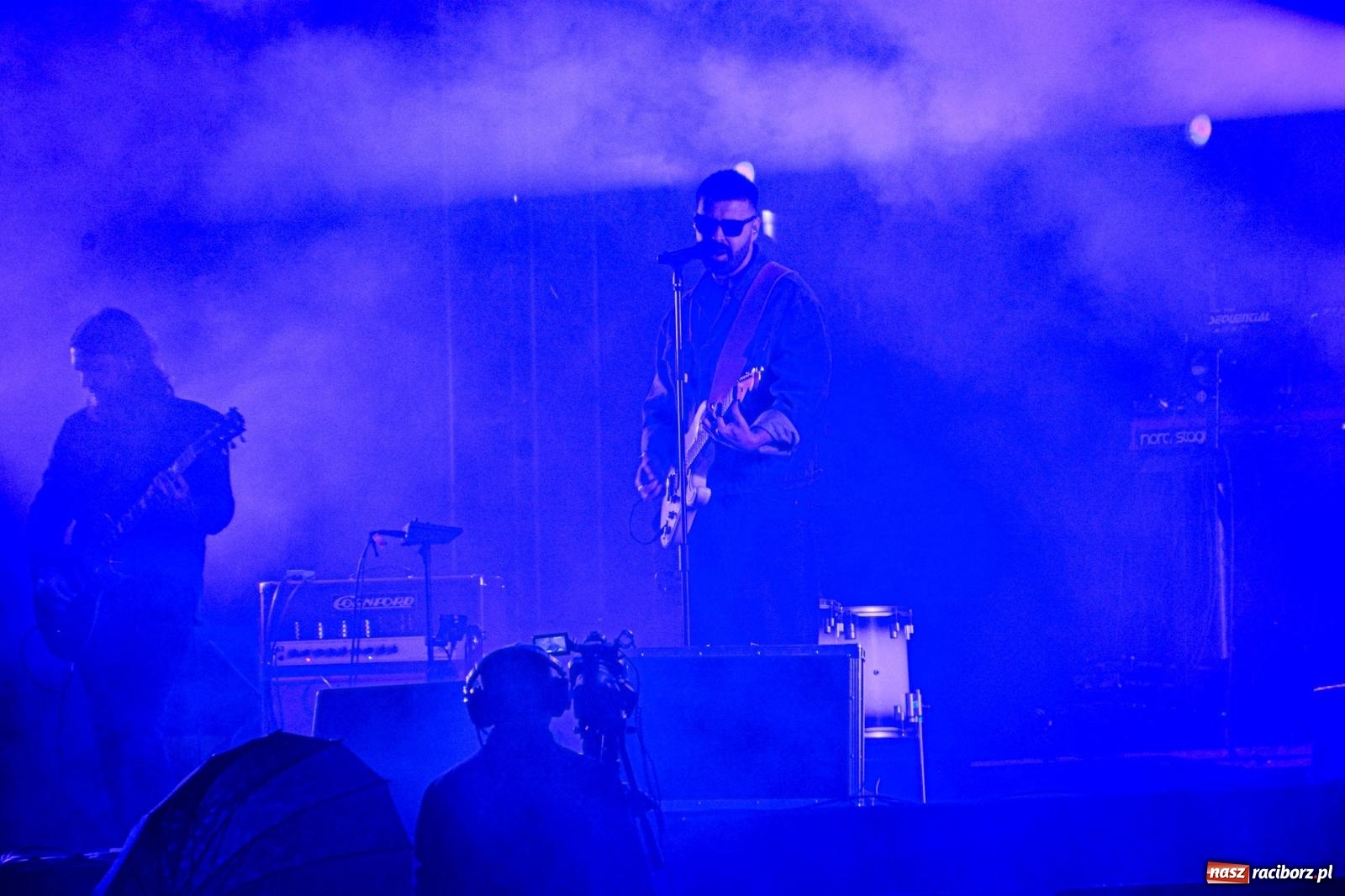 Zdjęcie w galerii na portalu naszraciborz.pl: Deszcz nie przegonił fanów – Viki Gabor i Grzegorz Hyży otworzyli Dni Raciborza [FOTO i WIDEO] wiadomości z regionu