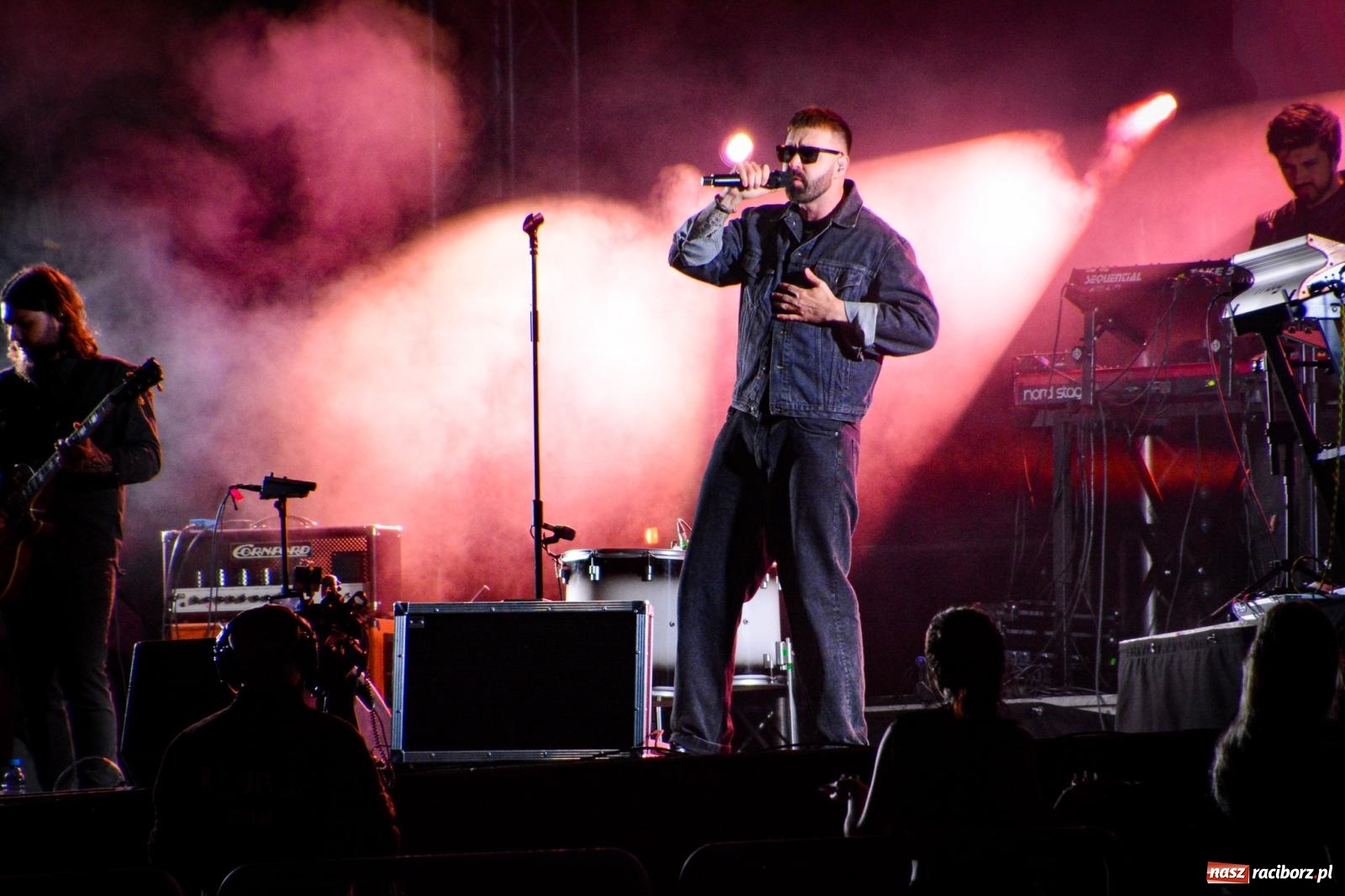 Zdjęcie w galerii na portalu naszraciborz.pl: Deszcz nie przegonił fanów – Viki Gabor i Grzegorz Hyży otworzyli Dni Raciborza [FOTO i WIDEO] wiadomości z regionu