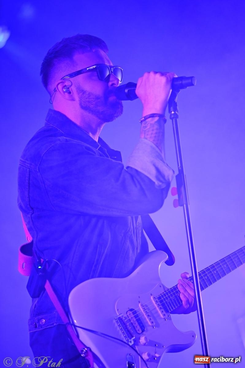 Zdjęcie w galerii na portalu naszraciborz.pl: Deszcz nie przegonił fanów – Viki Gabor i Grzegorz Hyży otworzyli Dni Raciborza [FOTO i WIDEO] wiadomości z regionu