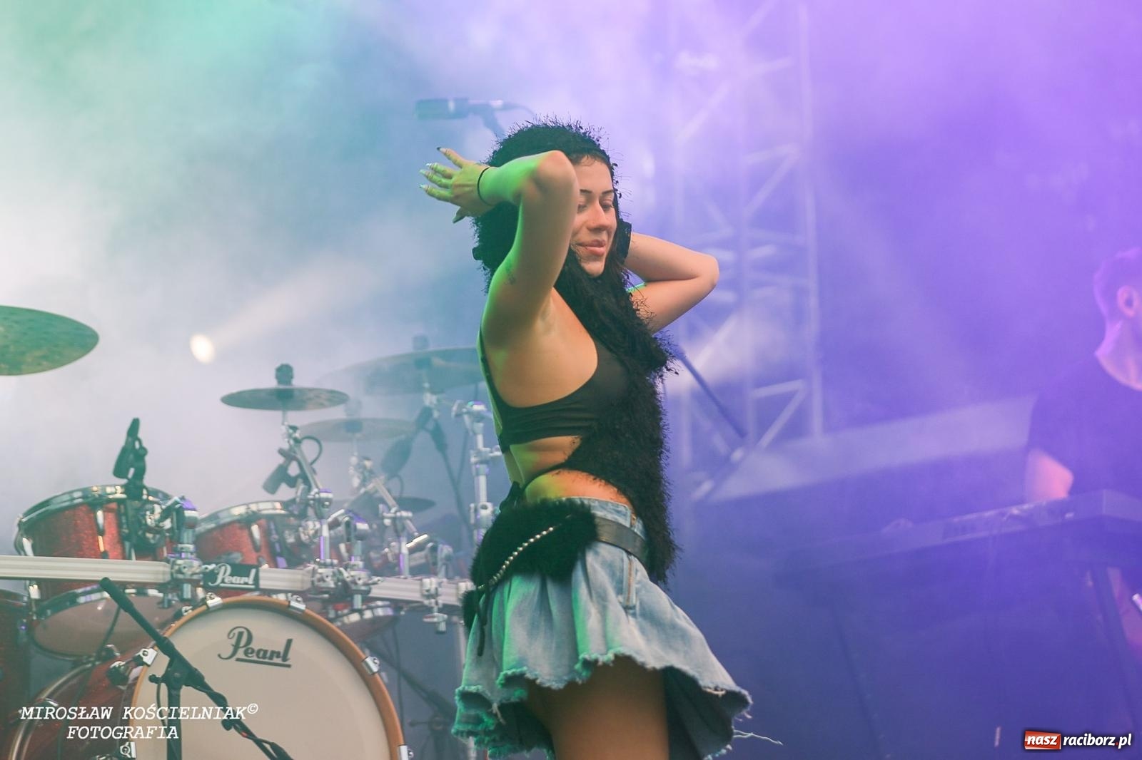 Zdjęcie w galerii na portalu naszraciborz.pl: Deszcz nie przegonił fanów – Viki Gabor i Grzegorz Hyży otworzyli Dni Raciborza [FOTO i WIDEO] wiadomości z regionu