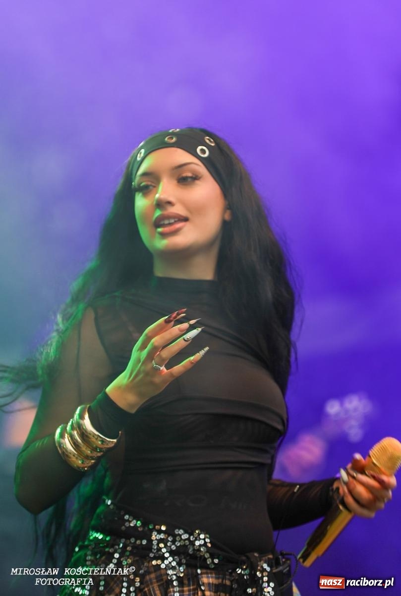 Zdjęcie w galerii na portalu naszraciborz.pl: Deszcz nie przegonił fanów – Viki Gabor i Grzegorz Hyży otworzyli Dni Raciborza [FOTO i WIDEO] wiadomości z regionu