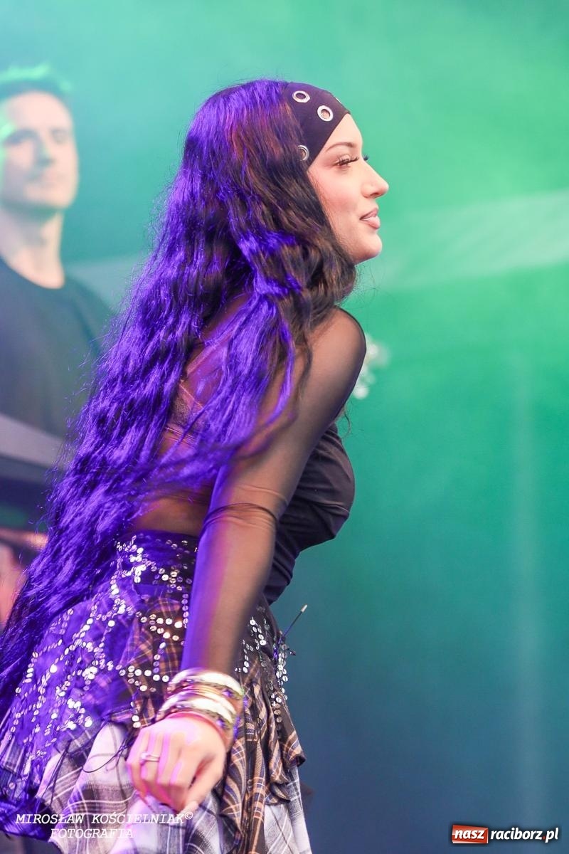 Zdjęcie w galerii na portalu naszraciborz.pl: Deszcz nie przegonił fanów – Viki Gabor i Grzegorz Hyży otworzyli Dni Raciborza [FOTO i WIDEO] wiadomości z regionu