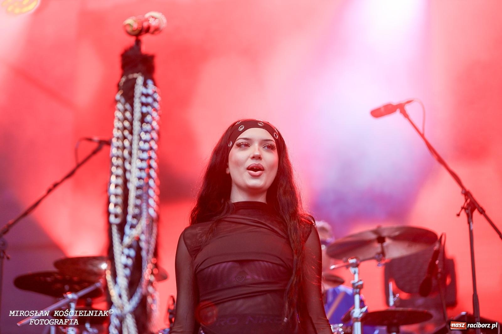 Zdjęcie w galerii na portalu naszraciborz.pl: Deszcz nie przegonił fanów – Viki Gabor i Grzegorz Hyży otworzyli Dni Raciborza [FOTO i WIDEO] wiadomości z regionu