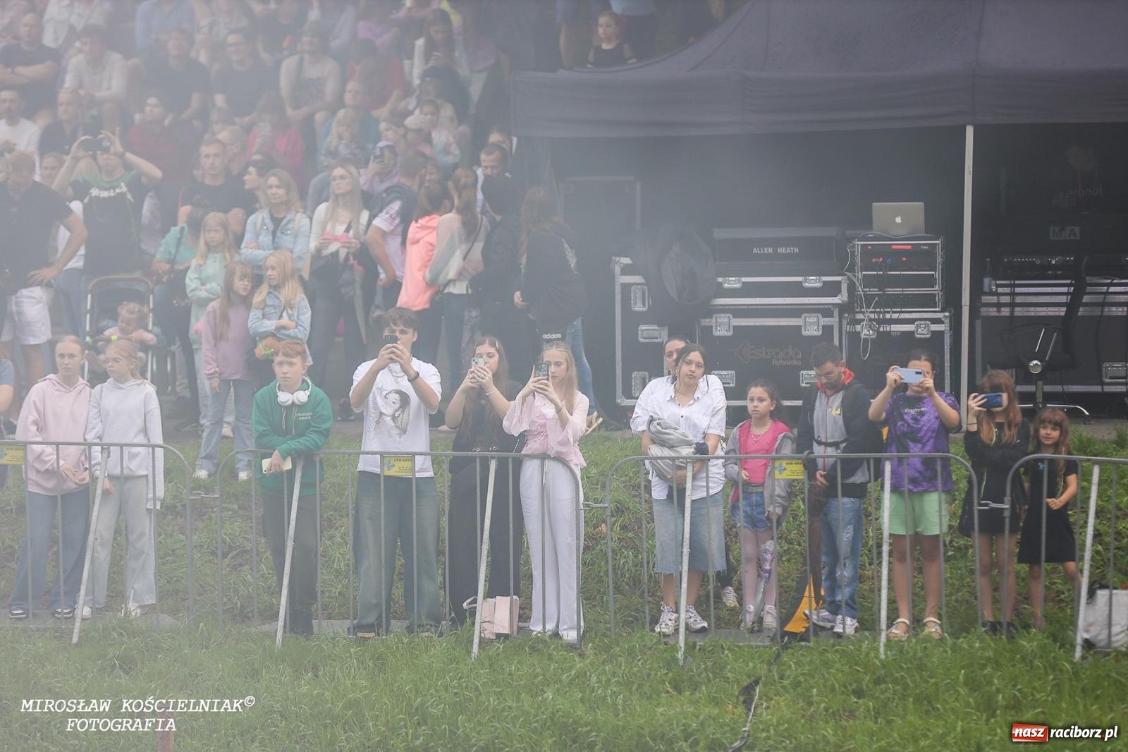 Zdjęcie w galerii na portalu naszraciborz.pl: Deszcz nie przegonił fanów – Viki Gabor i Grzegorz Hyży otworzyli Dni Raciborza [FOTO i WIDEO] wiadomości z regionu
