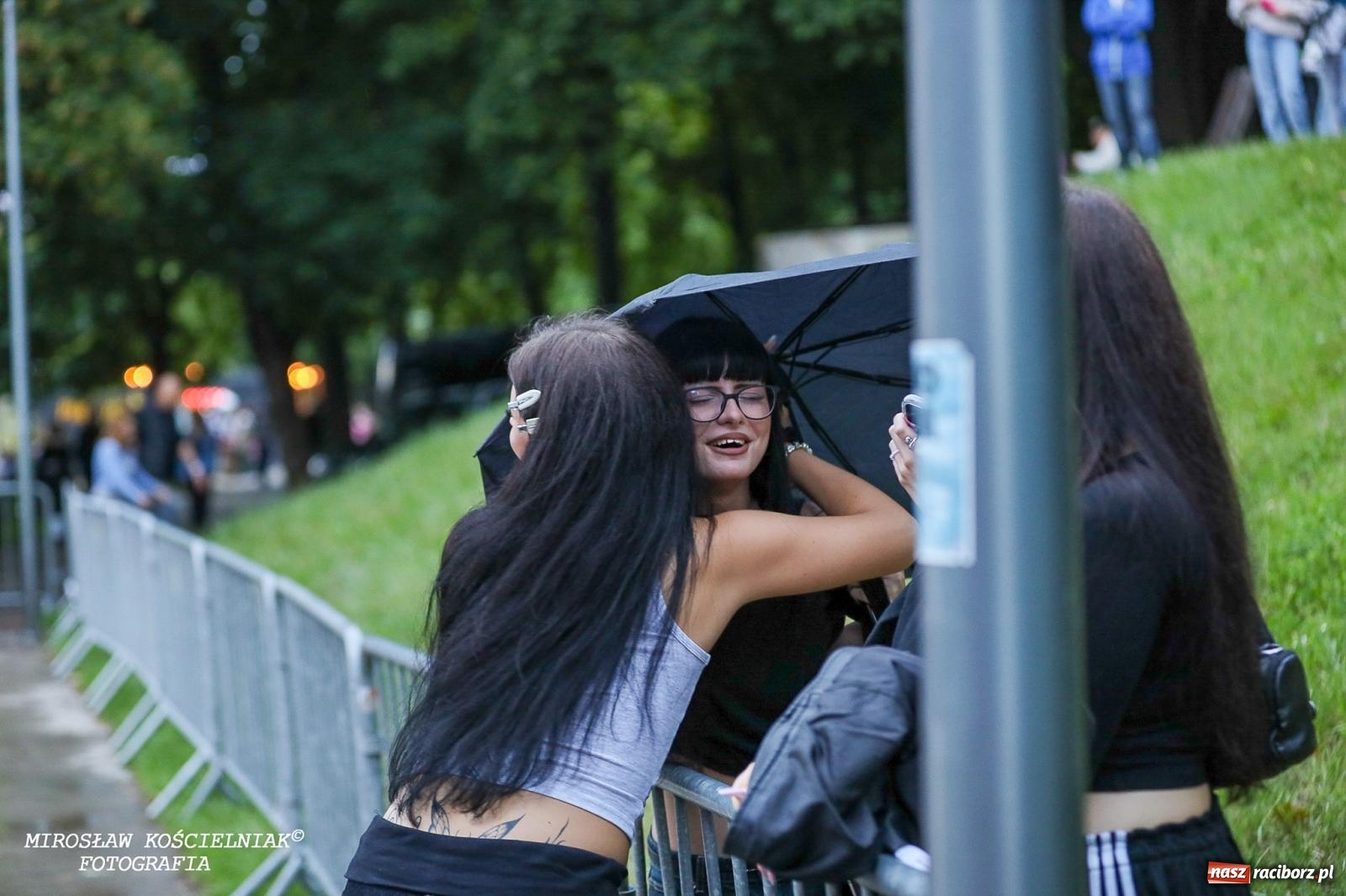 Zdjęcie w galerii na portalu naszraciborz.pl: Deszcz nie przegonił fanów – Viki Gabor i Grzegorz Hyży otworzyli Dni Raciborza [FOTO i WIDEO] wiadomości z regionu