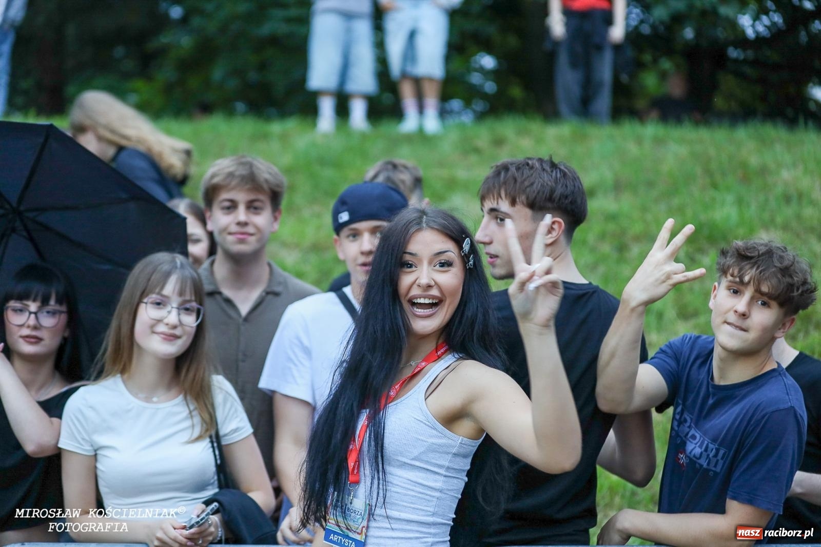 Zdjęcie w galerii na portalu naszraciborz.pl: Deszcz nie przegonił fanów – Viki Gabor i Grzegorz Hyży otworzyli Dni Raciborza [FOTO i WIDEO] wiadomości z regionu