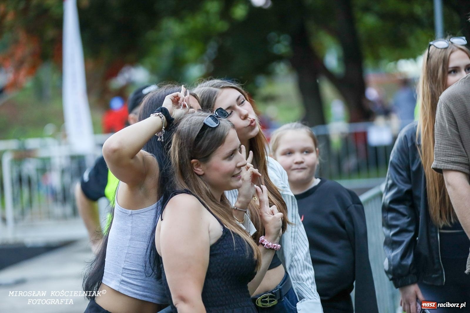 Zdjęcie w galerii na portalu naszraciborz.pl: Deszcz nie przegonił fanów – Viki Gabor i Grzegorz Hyży otworzyli Dni Raciborza [FOTO i WIDEO] wiadomości z regionu