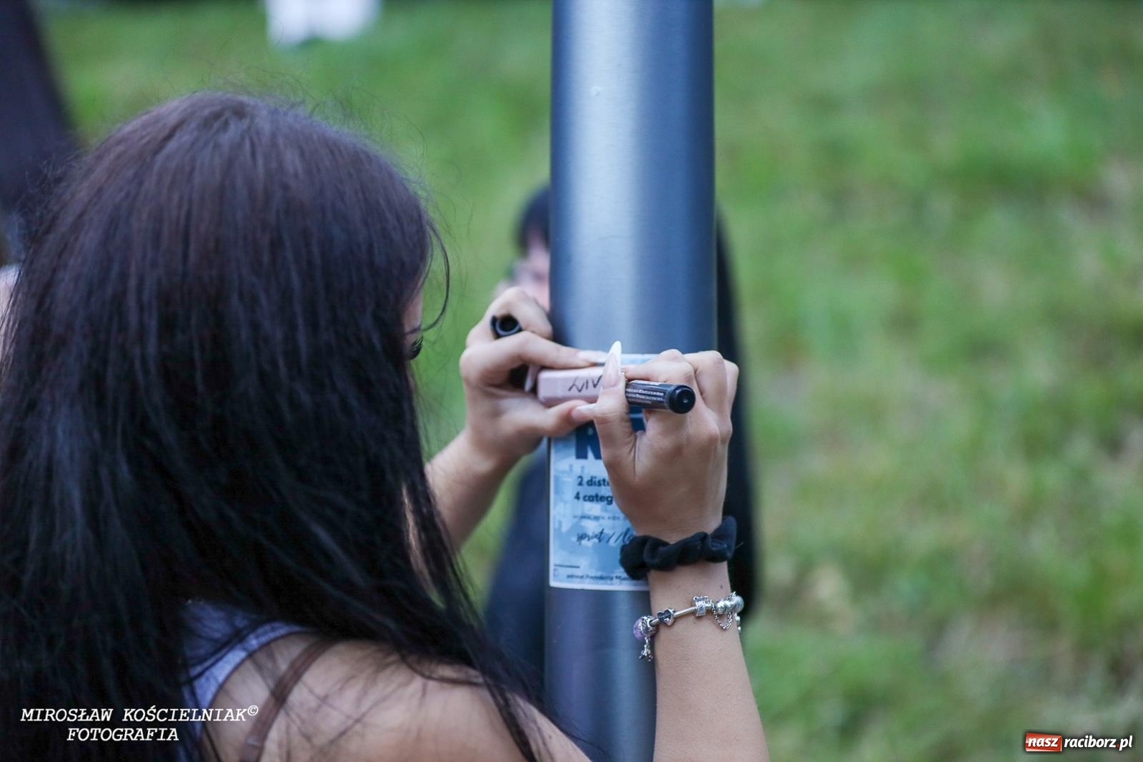 Zdjęcie w galerii na portalu naszraciborz.pl: Deszcz nie przegonił fanów – Viki Gabor i Grzegorz Hyży otworzyli Dni Raciborza [FOTO i WIDEO] wiadomości z regionu