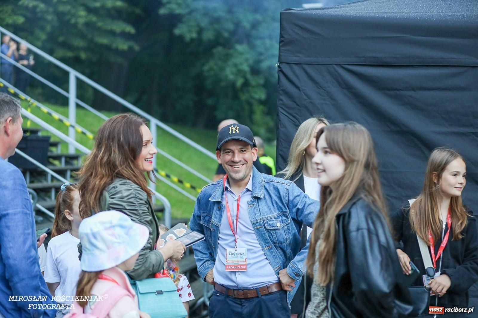 Zdjęcie w galerii na portalu naszraciborz.pl: Deszcz nie przegonił fanów – Viki Gabor i Grzegorz Hyży otworzyli Dni Raciborza [FOTO i WIDEO] wiadomości z regionu