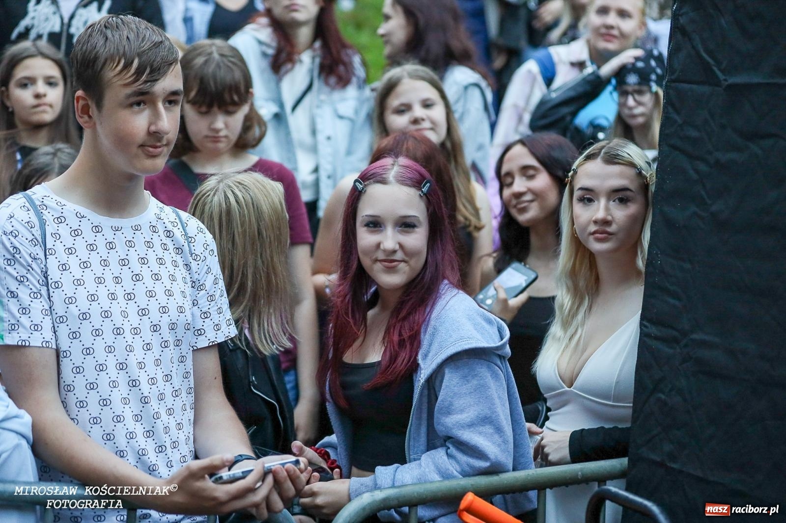 Zdjęcie w galerii na portalu naszraciborz.pl: Deszcz nie przegonił fanów – Viki Gabor i Grzegorz Hyży otworzyli Dni Raciborza [FOTO i WIDEO] wiadomości z regionu