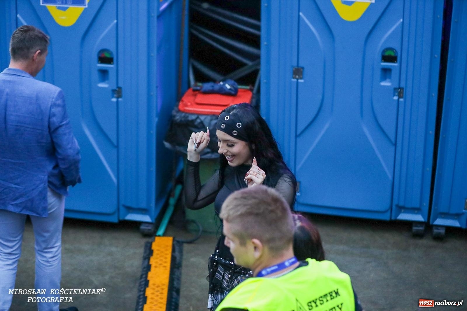 Zdjęcie w galerii na portalu naszraciborz.pl: Deszcz nie przegonił fanów – Viki Gabor i Grzegorz Hyży otworzyli Dni Raciborza [FOTO i WIDEO] wiadomości z regionu