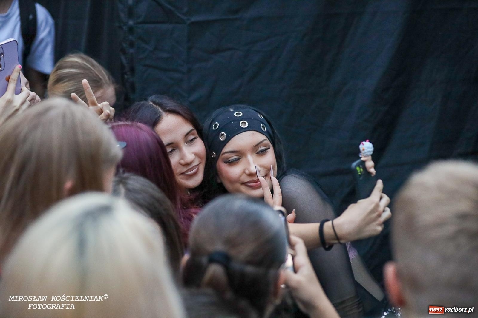 Zdjęcie w galerii na portalu naszraciborz.pl: Deszcz nie przegonił fanów – Viki Gabor i Grzegorz Hyży otworzyli Dni Raciborza [FOTO i WIDEO] wiadomości z regionu