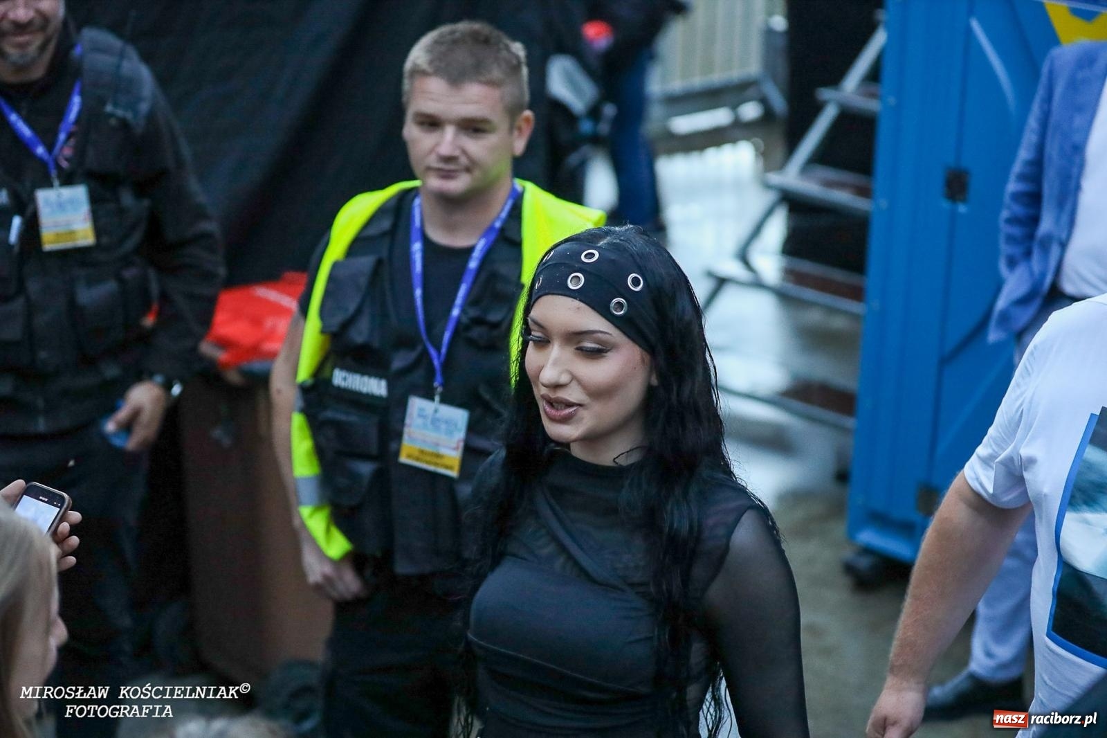 Zdjęcie w galerii na portalu naszraciborz.pl: Deszcz nie przegonił fanów – Viki Gabor i Grzegorz Hyży otworzyli Dni Raciborza [FOTO i WIDEO] wiadomości z regionu