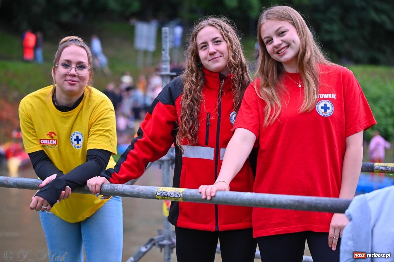 Zdjęcie w galerii na portalu naszraciborz.pl: Deszcz nie przegonił fanów – Viki Gabor i Grzegorz Hyży otworzyli Dni Raciborza [FOTO i WIDEO] wiadomości z regionu