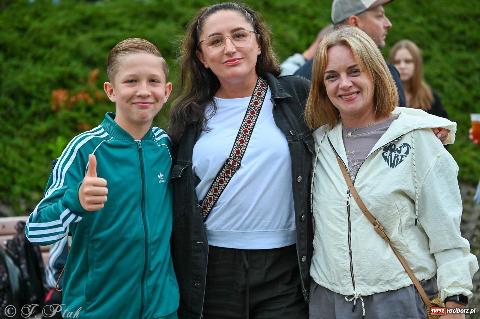Zdjęcie w galerii na portalu naszraciborz.pl: Deszcz nie przegonił fanów – Viki Gabor i Grzegorz Hyży otworzyli Dni Raciborza [FOTO i WIDEO] wiadomości z regionu