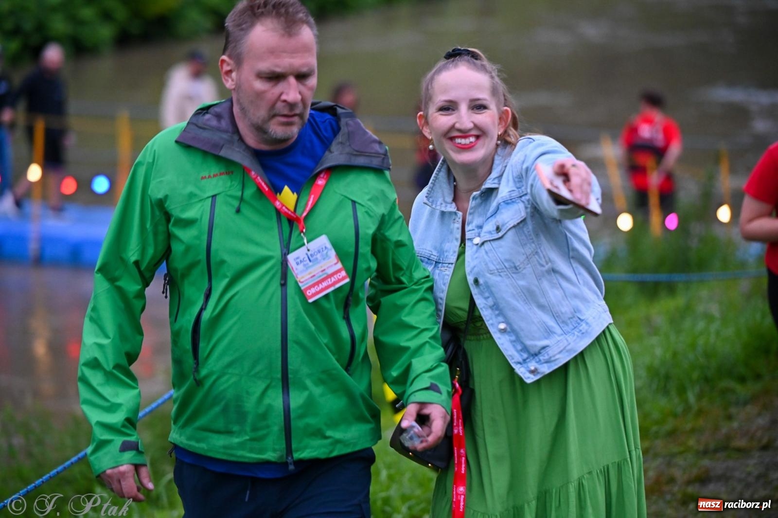 Zdjęcie w galerii na portalu naszraciborz.pl: Deszcz nie przegonił fanów – Viki Gabor i Grzegorz Hyży otworzyli Dni Raciborza [FOTO i WIDEO] wiadomości z regionu