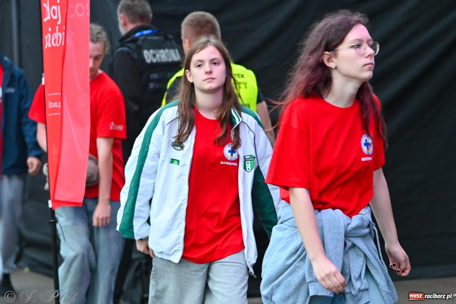 Zdjęcie w galerii na portalu naszraciborz.pl: Deszcz nie przegonił fanów – Viki Gabor i Grzegorz Hyży otworzyli Dni Raciborza [FOTO i WIDEO] wiadomości z regionu
