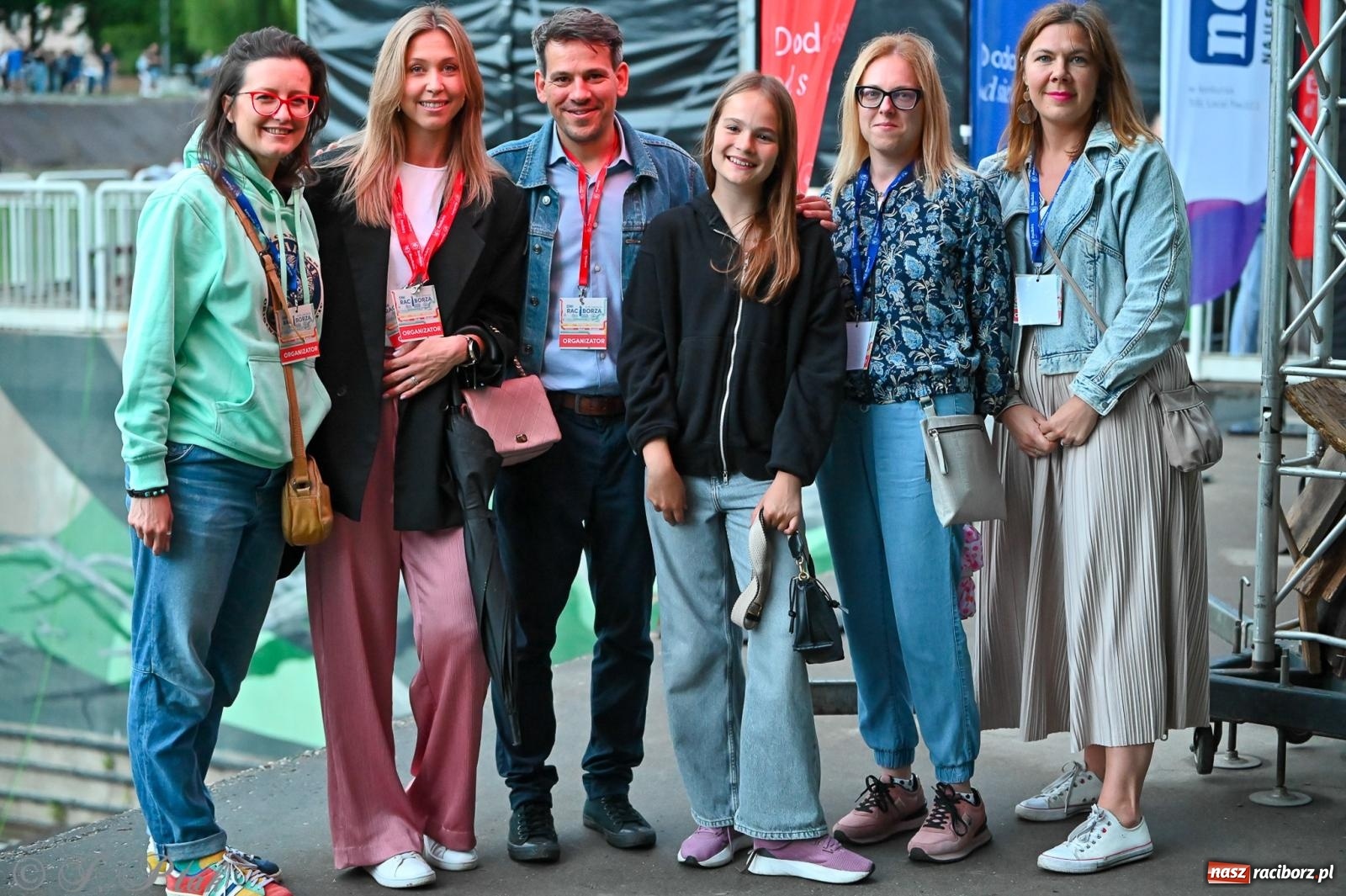 Zdjęcie w galerii na portalu naszraciborz.pl: Deszcz nie przegonił fanów – Viki Gabor i Grzegorz Hyży otworzyli Dni Raciborza [FOTO i WIDEO] wiadomości z regionu