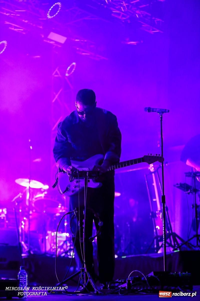 Zdjęcie w galerii na portalu naszraciborz.pl: Deszcz nie przegonił fanów – Viki Gabor i Grzegorz Hyży otworzyli Dni Raciborza [FOTO i WIDEO] wiadomości z regionu