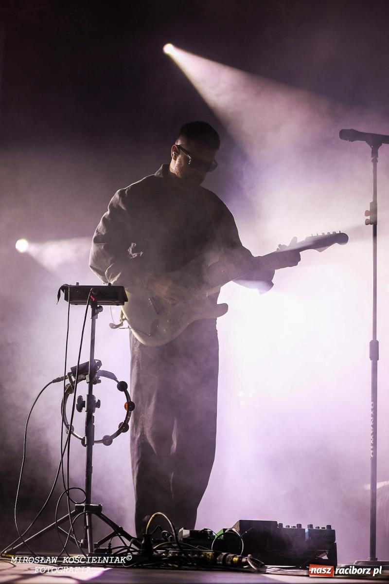 Zdjęcie w galerii na portalu naszraciborz.pl: Deszcz nie przegonił fanów – Viki Gabor i Grzegorz Hyży otworzyli Dni Raciborza [FOTO i WIDEO] wiadomości z regionu