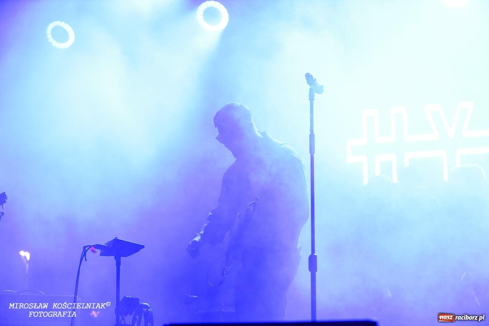 Zdjęcie w galerii na portalu naszraciborz.pl: Deszcz nie przegonił fanów – Viki Gabor i Grzegorz Hyży otworzyli Dni Raciborza [FOTO i WIDEO] wiadomości z regionu