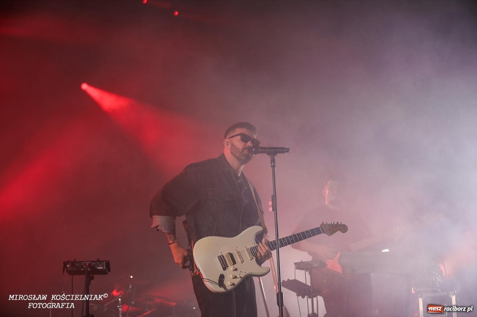 Zdjęcie w galerii na portalu naszraciborz.pl: Deszcz nie przegonił fanów – Viki Gabor i Grzegorz Hyży otworzyli Dni Raciborza [FOTO i WIDEO] wiadomości z regionu