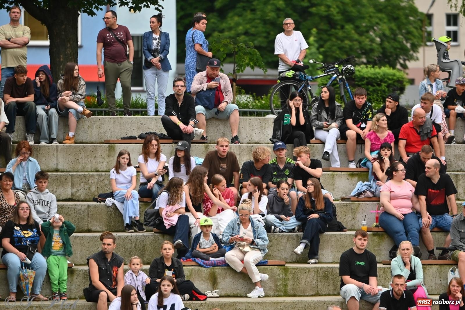 Zdjęcie w galerii na portalu naszraciborz.pl: Deszcz nie przegonił fanów – Viki Gabor i Grzegorz Hyży otworzyli Dni Raciborza [FOTO i WIDEO] wiadomości z regionu