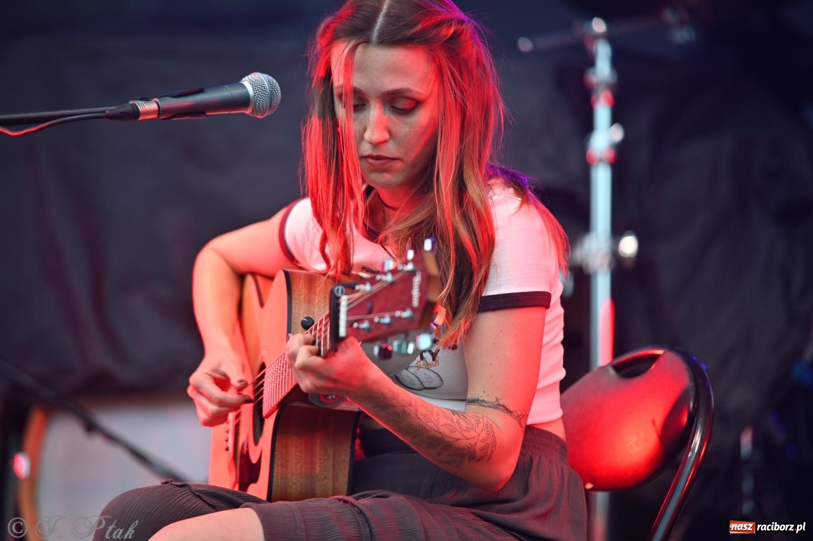 Zdjęcie w galerii na portalu naszraciborz.pl: Deszcz nie przegonił fanów – Viki Gabor i Grzegorz Hyży otworzyli Dni Raciborza [FOTO i WIDEO] wiadomości z regionu