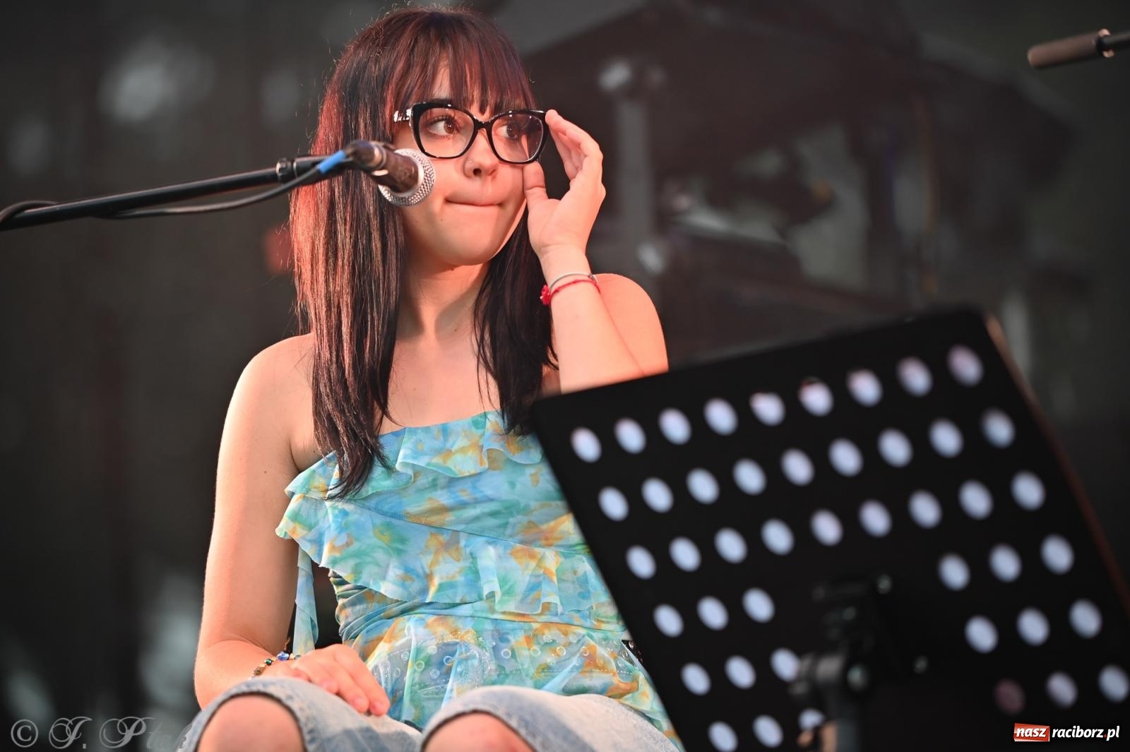 Zdjęcie w galerii na portalu naszraciborz.pl: Deszcz nie przegonił fanów – Viki Gabor i Grzegorz Hyży otworzyli Dni Raciborza [FOTO i WIDEO] wiadomości z regionu