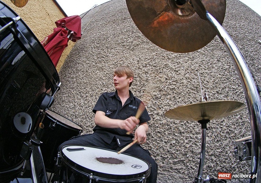 Zdjęcie w galerii na portalu naszraciborz.pl: Reversal zagrał w Kuźni wiadomości z regionu