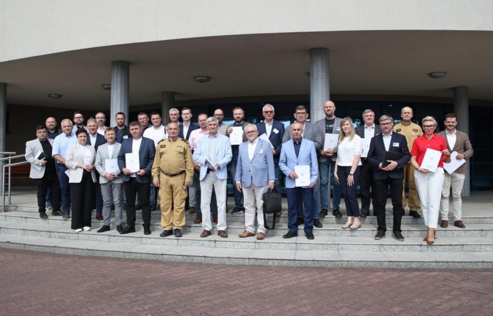 Zdjęcie w galerii na portalu naszraciborz.pl: Samorządowcy uczą się reagować na zagrożenia – intensywne szkolenie w Częstochowie wiadomości z regionu