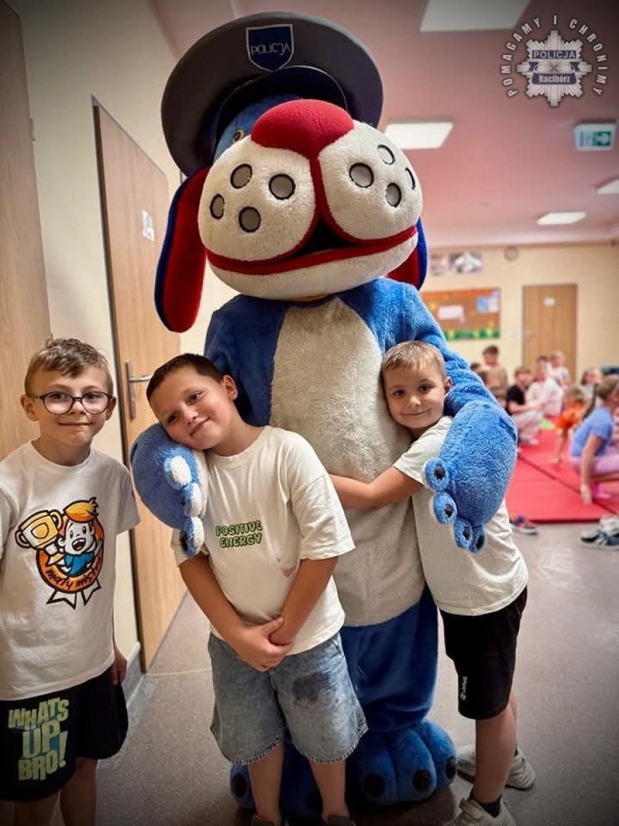 Zdjęcie w galerii na portalu naszraciborz.pl: Ślady, odciski i walizka technika – uczniowie poznali tajniki kryminalistyki wiadomości z regionu