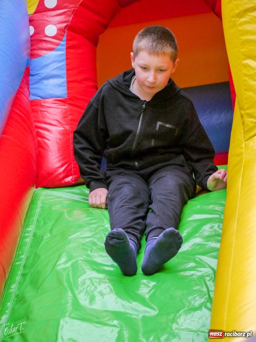 Zdjęcie w galerii na portalu naszraciborz.pl: Rodzinny Piknik z okazji Dnia Dziecka w Nędzy pełen radości i atrakcji  wiadomości z regionu