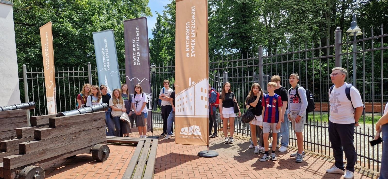 Zdjęcie w galerii na portalu naszraciborz.pl: Języki jednoczą świat – uczniowie z Niemiec po raz kolejny odwiedzili Racibórz w ramach wymiany szkolnej wiadomości z regionu