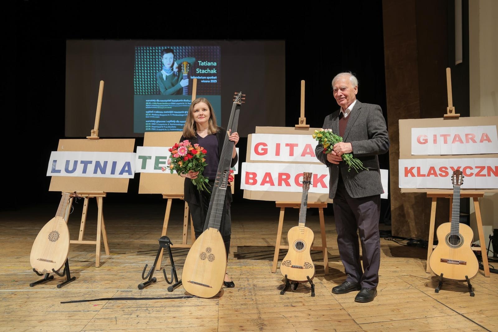 Zdjęcie w galerii na portalu naszraciborz.pl: LUTNIA, TEORBA, gitara barokowa na koncertach umuzykalniających w RCK – czym różnią się od współczesnych gitar? wiadomości z regionu