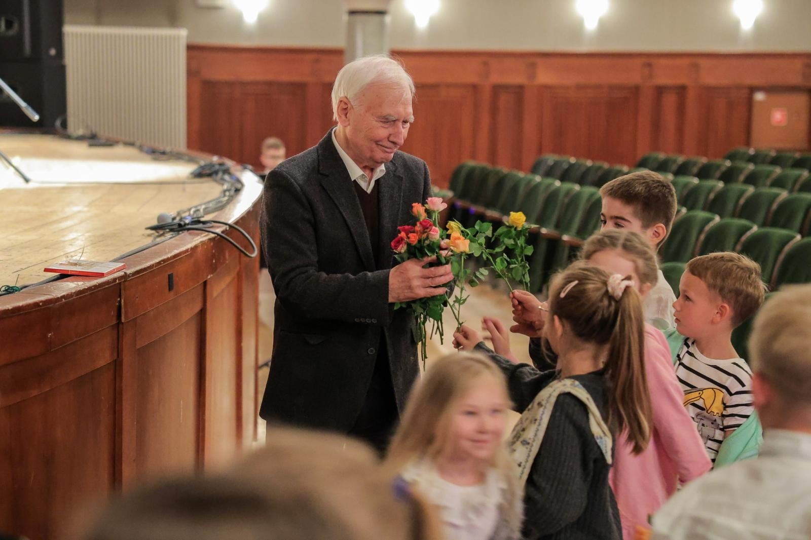 Zdjęcie w galerii na portalu naszraciborz.pl: LUTNIA, TEORBA, gitara barokowa na koncertach umuzykalniających w RCK – czym różnią się od współczesnych gitar? wiadomości z regionu