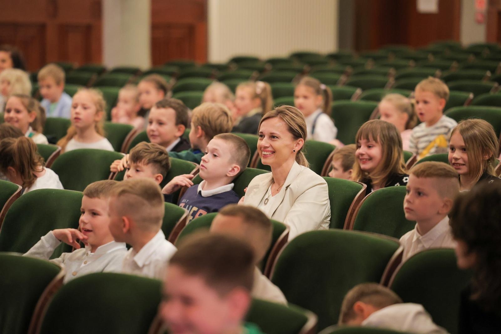 Zdjęcie w galerii na portalu naszraciborz.pl: LUTNIA, TEORBA, gitara barokowa na koncertach umuzykalniających w RCK – czym różnią się od współczesnych gitar? wiadomości z regionu